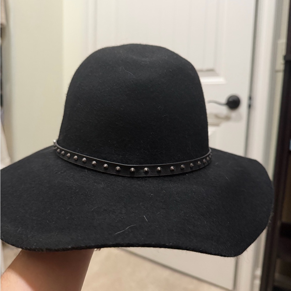 Victoria's Secret Black and Brown Hat Duo - Picture 4 of 9